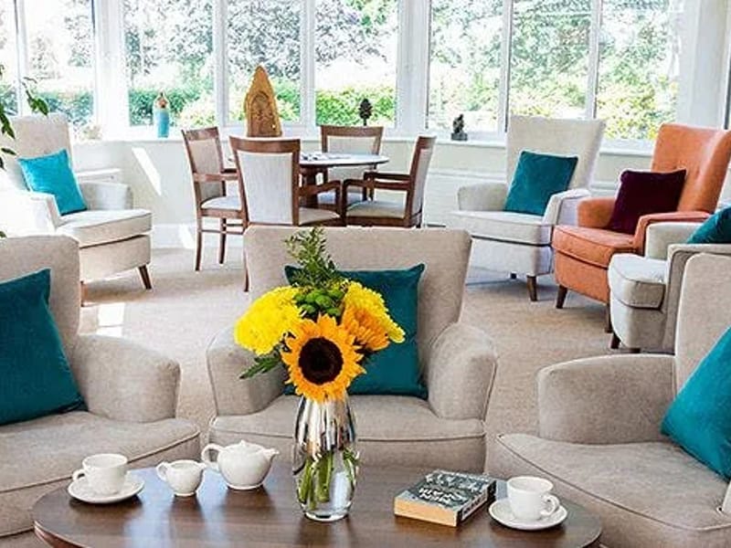 Trowbridge Oaks Care Home - Nursing Home in Trowbridge, England photo 2