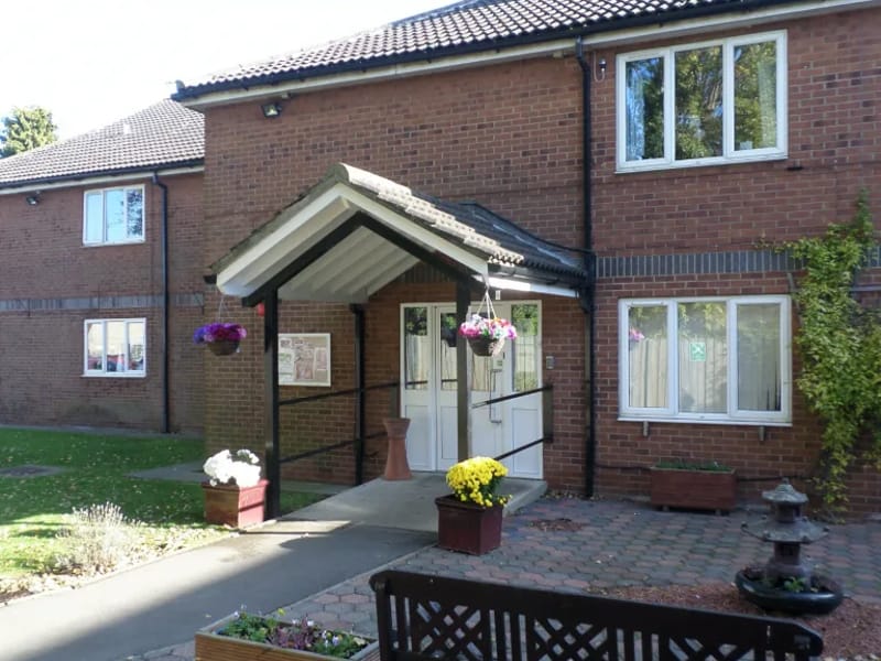 Poplars Care Home in Southampton, England photo 2