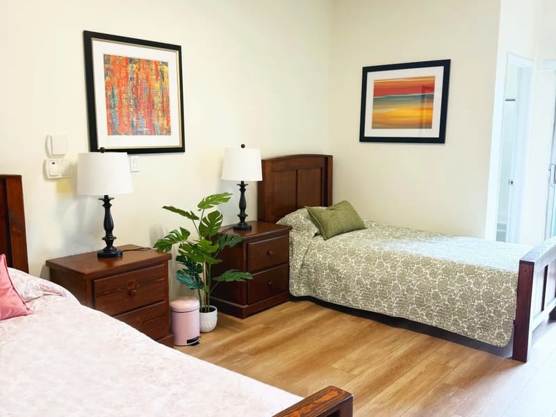 Hollywood Royale Gardens — Assisted Living, Los Angeles, CA · photo 3