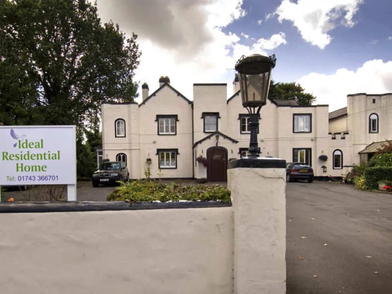 Ideal Home in Shrewsbury, England photo 3