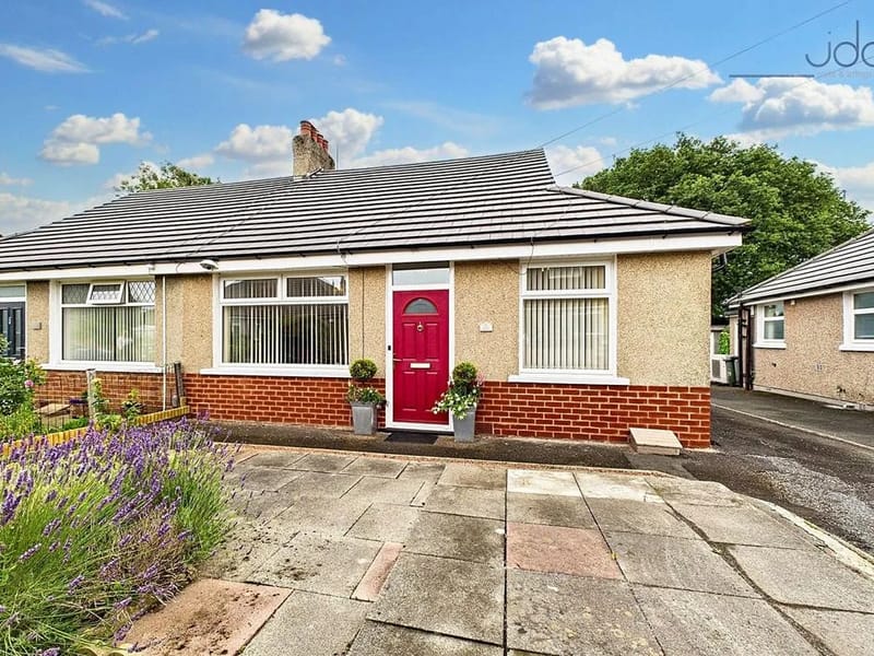 Norwood Drive - Nursing Home in Altrincham, England photo 2
