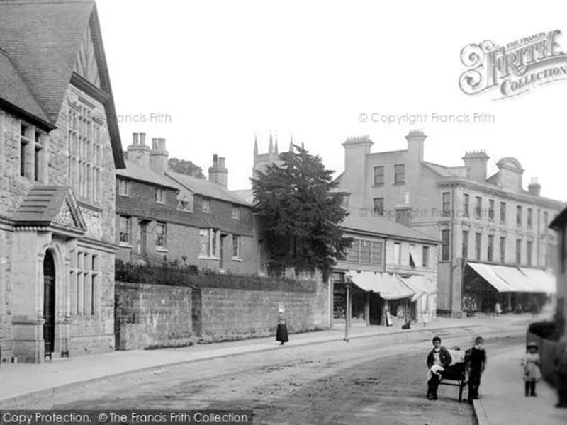 London Care (Lingfield Lodge) - Nursing Home in East Grinstead, England photo 3