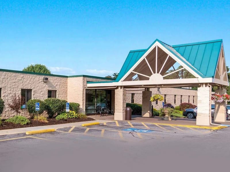 Cedar Hill Healthcare and Rehabilitation Center - Nursing Home in Coraopolis, PA photo 1