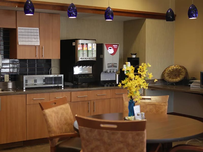 Aria at Mitchell Manor - Nursing Home in West Allis, WI photo 2
