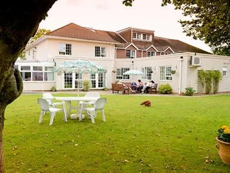 Hunters Lodge Care Home - Nursing Home in Fareham, England photo 1