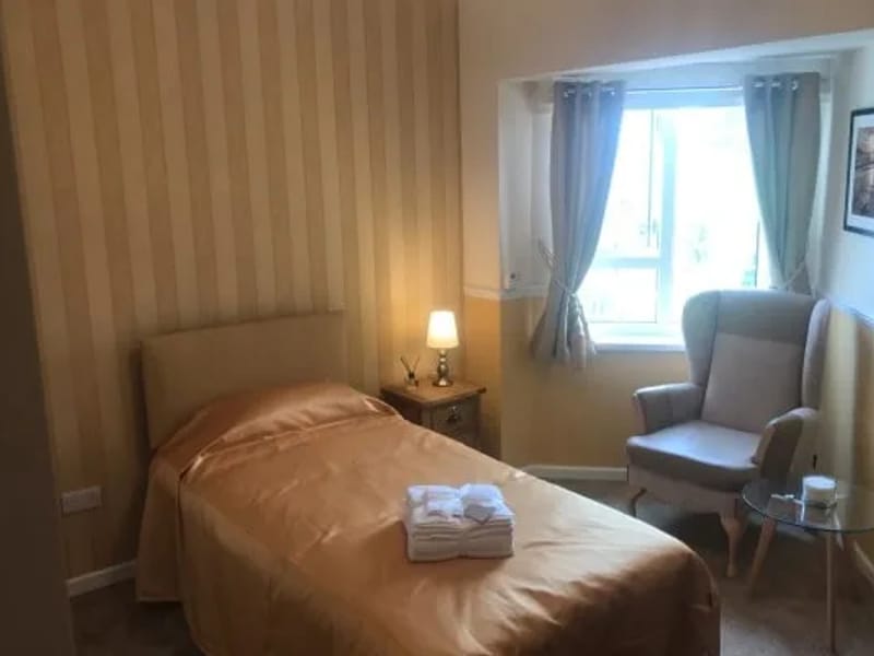 Hunters Lodge Care Home - Nursing Home in Fareham, England photo 3