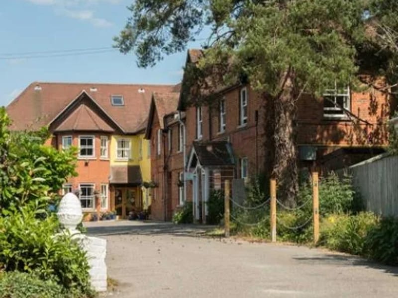 Applewood Care Home - Nursing Home in Basingstoke, England photo 2