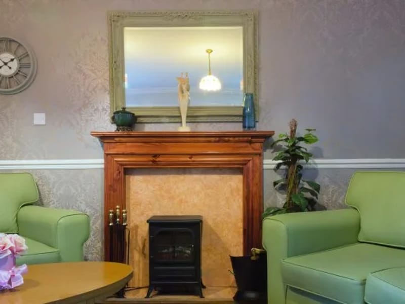 Woodville Residential Care Home - Assisted Living in Swadlincote, England photo 3