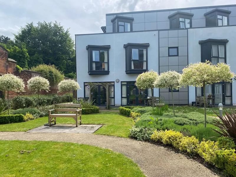 Abney Court - Nursing Home in Cheadle, England photo 3