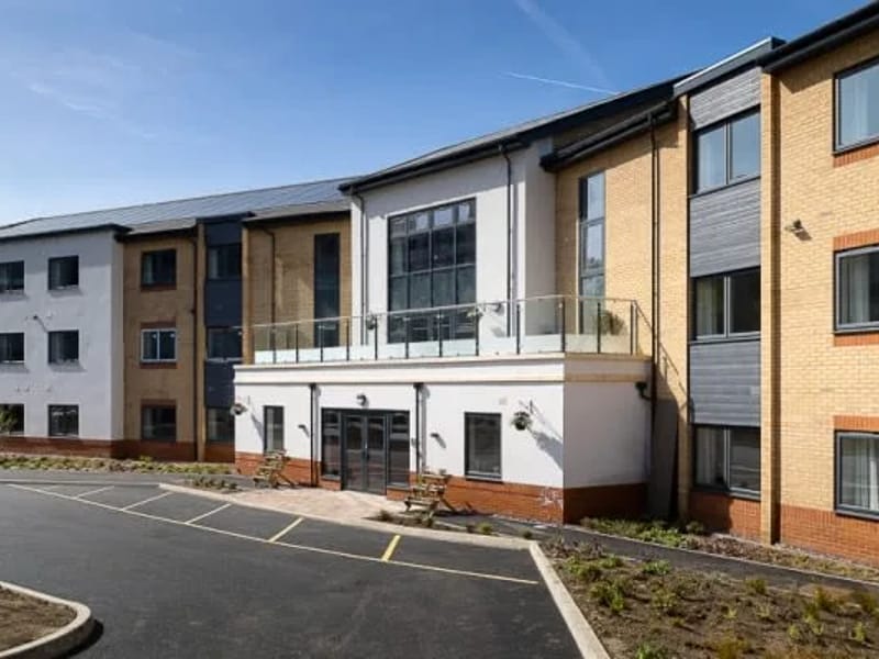 Harlow Hall - Nursing Home in Aldershot, England photo 2