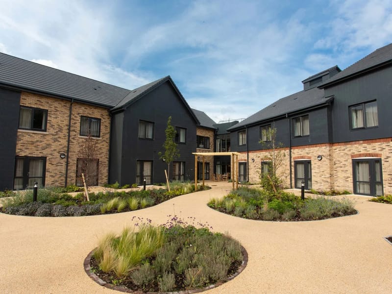 Melwood Grange - Nursing Home in Royston, England photo 2