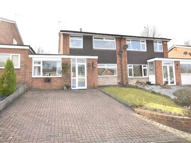 Westbury Drive - Macclesfield in Macclesfield, England photo 2