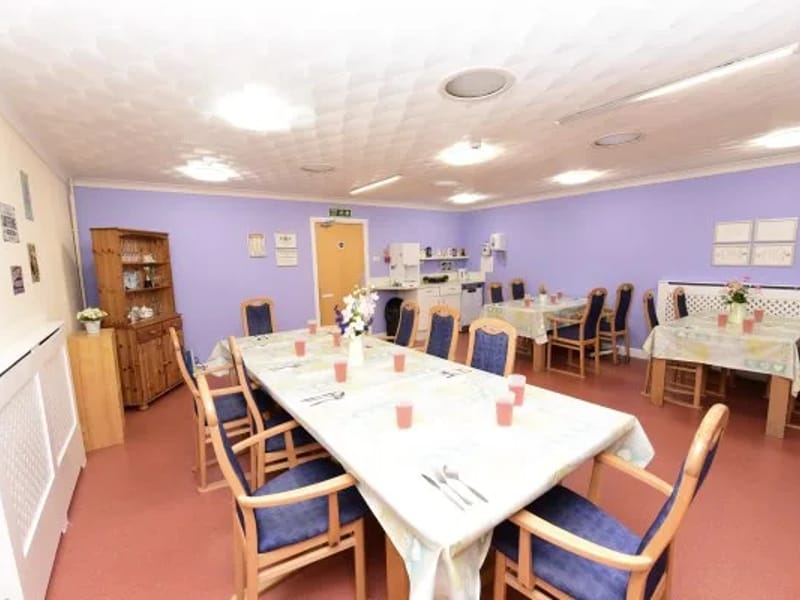 Oaklands Care Home - Assisted Living in Waterlooville, England photo 2