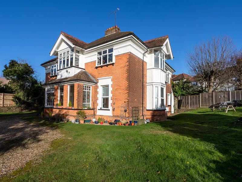 Reddown Road - Assisted Living in Coulsdon, England photo 1