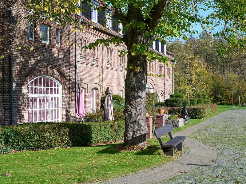 Alloheim Senioren-Residenz "Schloß Westhusen" - Pflegeheim in Dortmund, Nordrhein-Westfalen photo 2