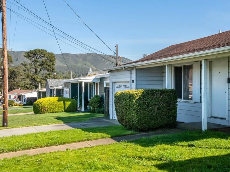 Acacia Manor - Assisted Living in Burlingame, CA photo 2