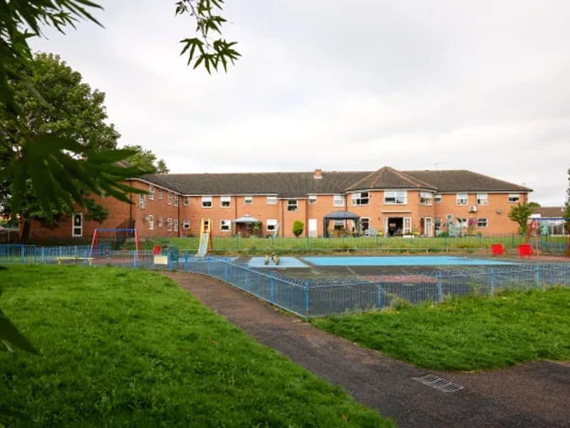 Flower Park Care Home - Nursing Home in Doncaster, England photo 2