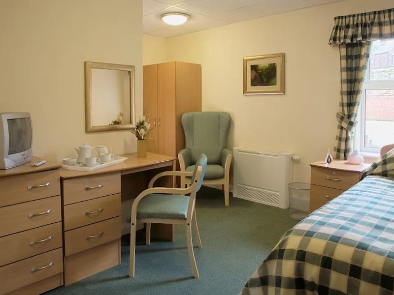 April Park Care Home - Nursing Home in Sheffield, England photo 2