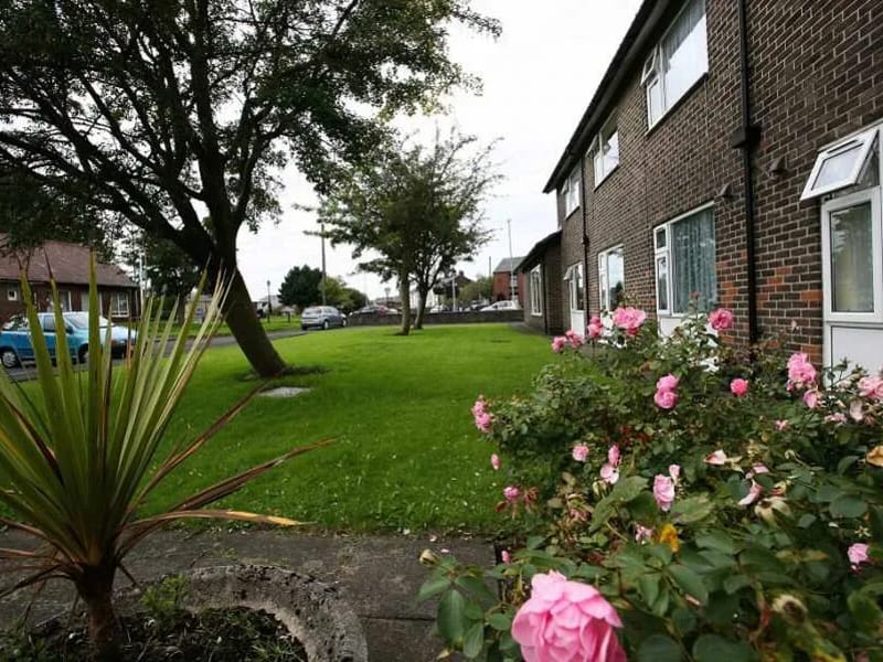 Laburnum House Shaw Limited - Nursing Home in Oldham, England photo 2