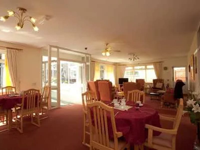 Laburnum House Shaw Limited - Nursing Home in Oldham, England photo 5