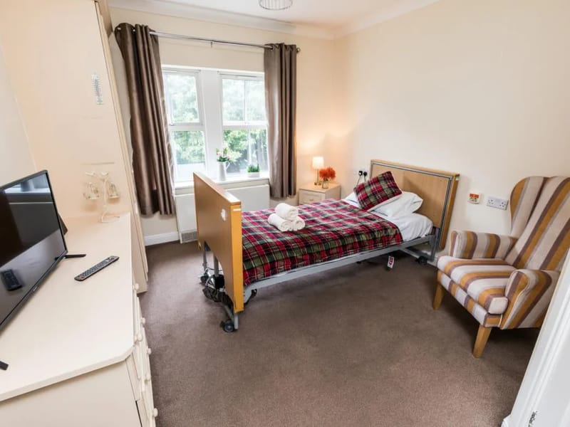 Linson Court - Assisted Living in Batley, England photo 3
