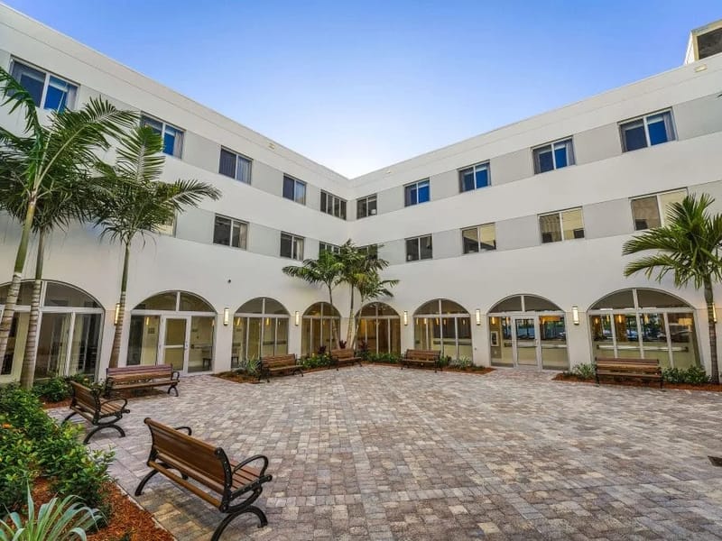 En Love,LLC - Home Health Nursing in Hallandale Beach, FL photo 3