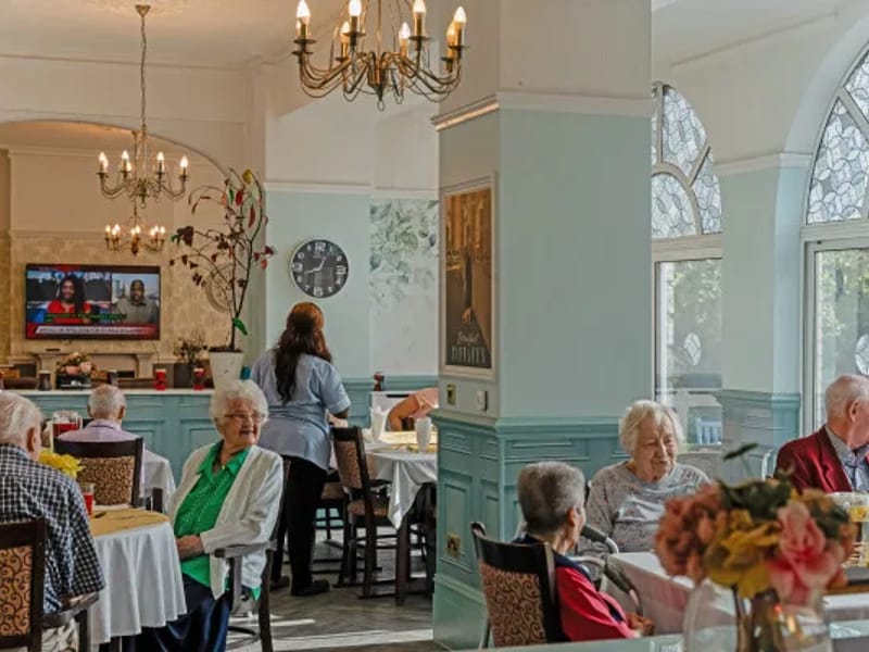 Woodbury Manor - Assisted Living in Enfield, England photo 2