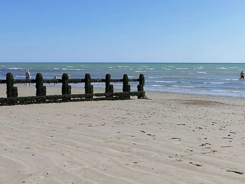 Beach Road - Assisted Living in Littlehampton, England photo 2