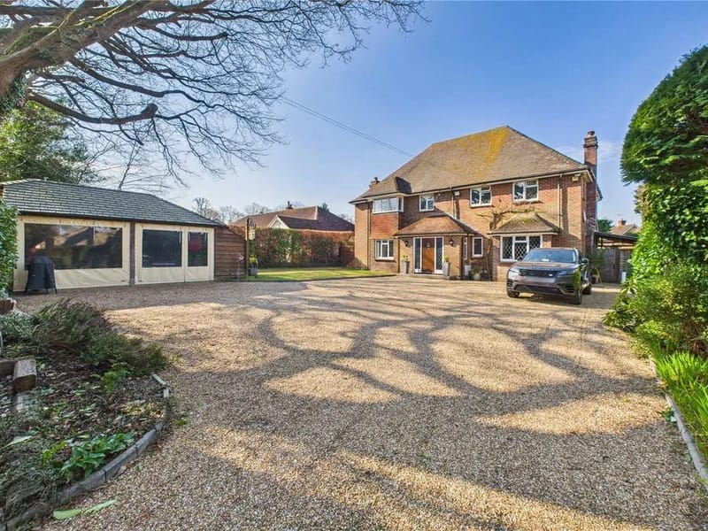 Mill Green - Assisted Living in East Grinstead, England photo 2