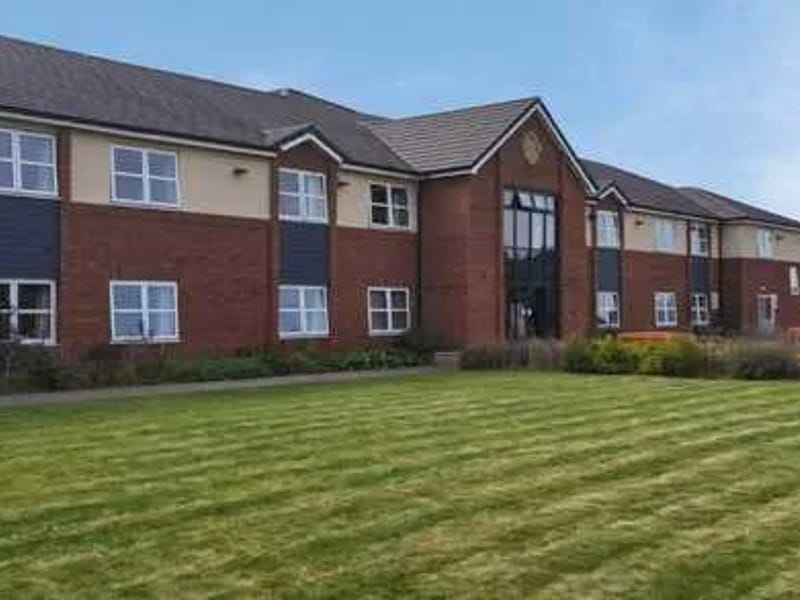 Fewcott House Nursing Home - Nursing Home in Bicester, England photo 2