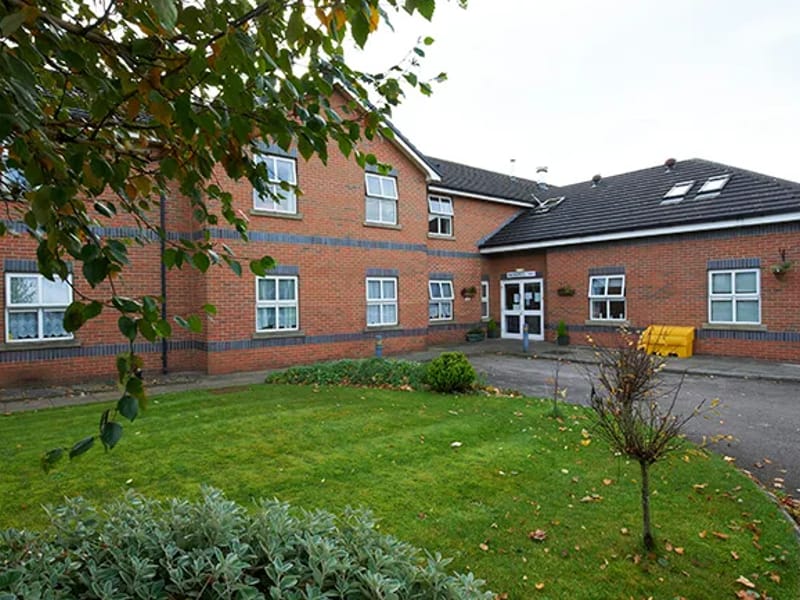 Hollins Park - Nursing Home in Macclesfield, England photo 3