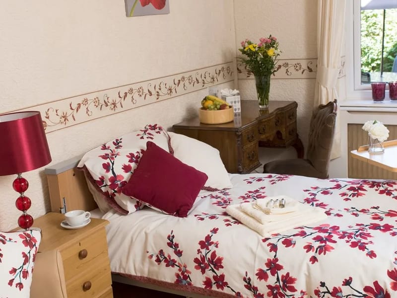 Lawn Park Care Home - Nursing Home in Sutton-In-Ashfield, England photo 2