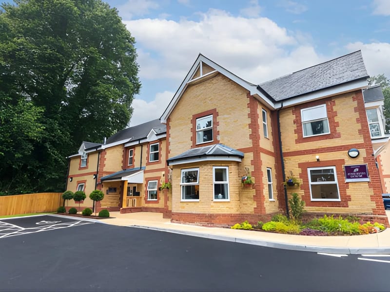 Hyacinth House Care Home - Nursing Home in Wimborne, England photo 2