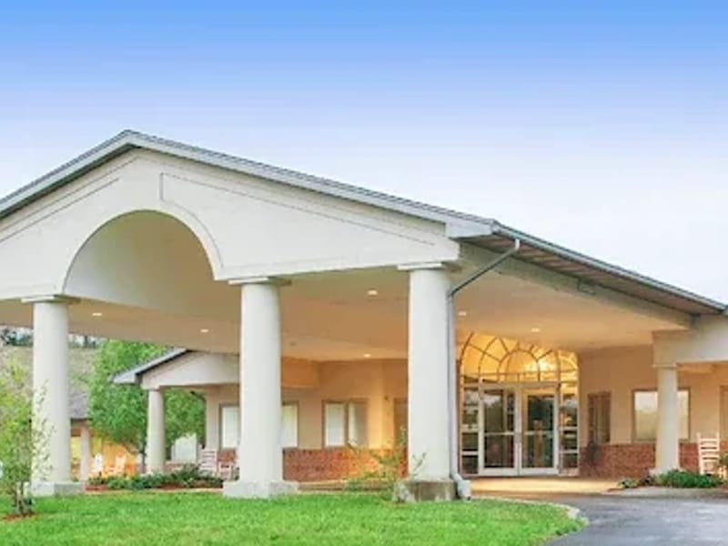 Magnolia Village Nursing and Rehabilitation Center - Nursing Home in Bowling Green, KY photo 2