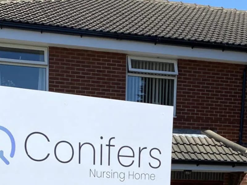 Conifers Care Home - Assisted Living in Blackpool, England photo 3