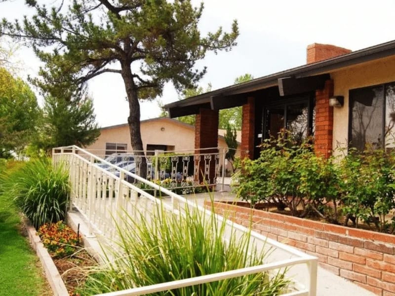 Desert Canyon Post Acute, LLC - Nursing Home in Lancaster, CA photo 2