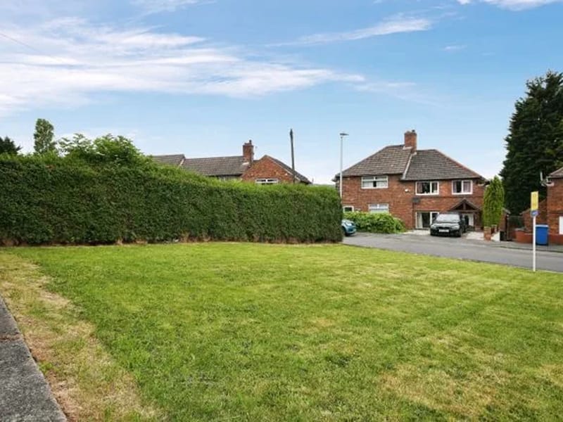 Laurel Grove in Chesterfield, England photo 6