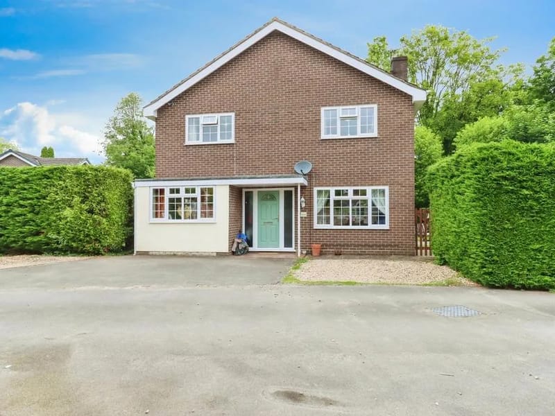 Weir Road in Shrewsbury, England photo 1