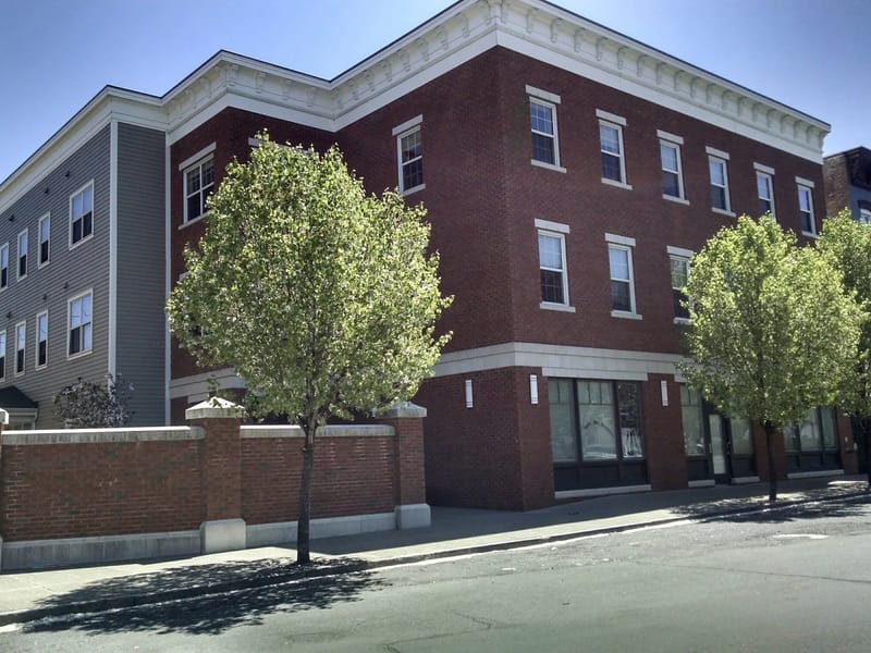 Adams House - Assisted Living in Troy, MI photo 3