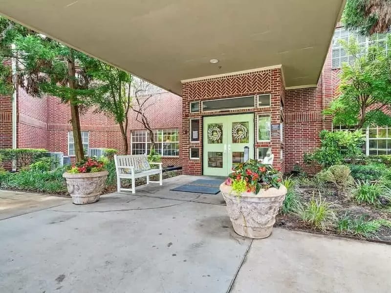 Atria Lake Arlington - Assisted Living in Arlington, TX photo 3