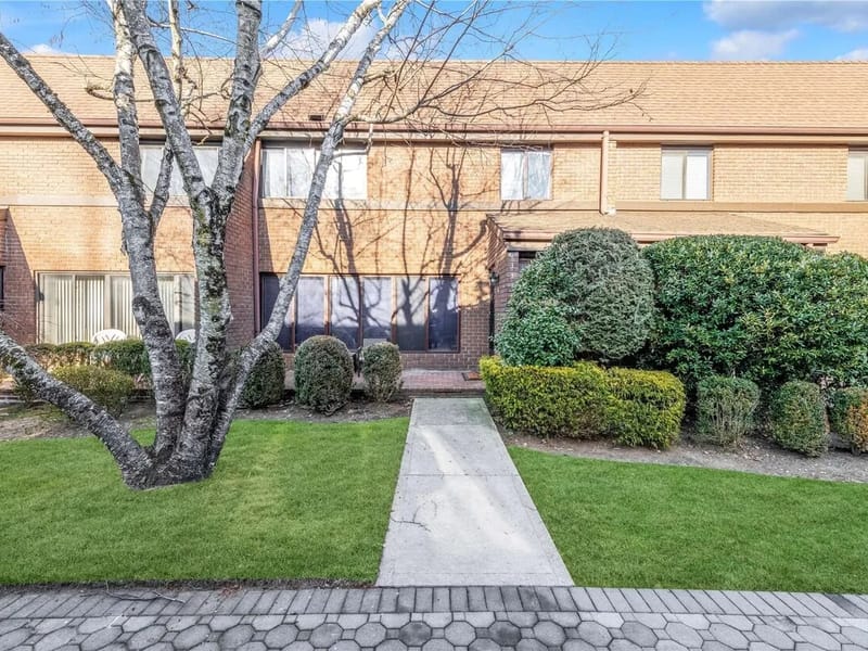 26 Squirrel Hill Road - Geriatric Care Management in Roslyn, NY photo 2