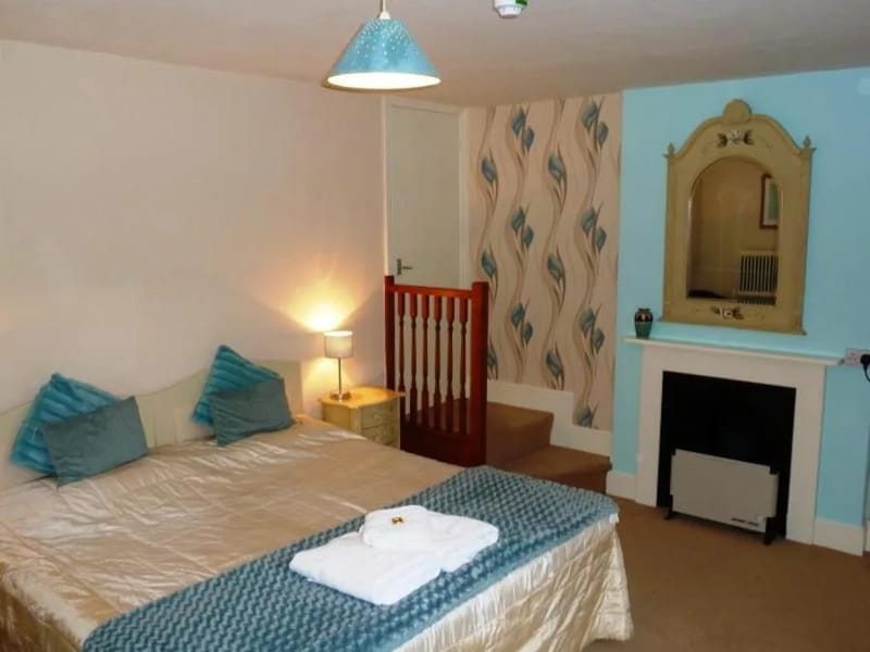Alison House - Assisted Living in Gloucester, England photo 2