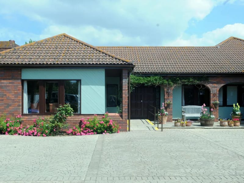 Manorfield Residential Home - Assisted Living in Chichester, England photo 2