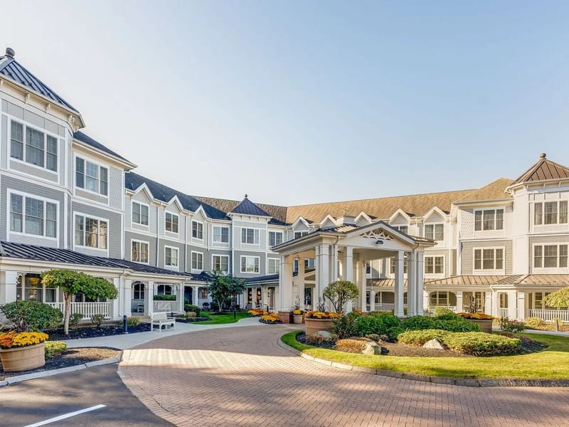 Lynnfield Place Assisted Care Living Facility - Assisted Living in Selmer, TN photo 2