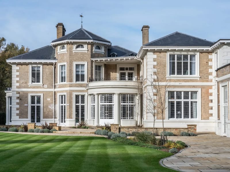 Loveday Esher - Assisted Living in Esher, England photo 2
