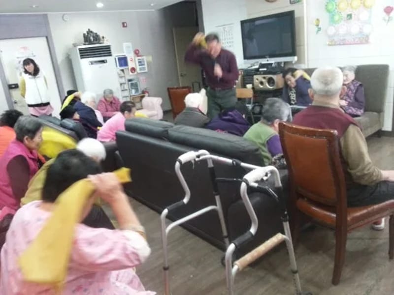 문산노인복지센터 - 요양원 in 진주시, 경상남도 photo 2