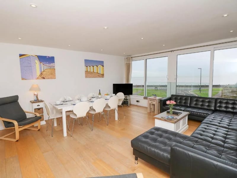 Dean House - Assisted Living in Littlehampton, England photo 3