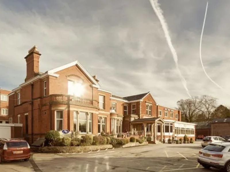 Cheddle Lodge in Stockport, England photo 3