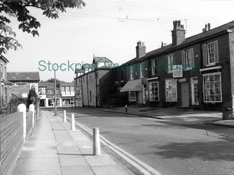 Cheddle Lodge in Stockport, England photo 2