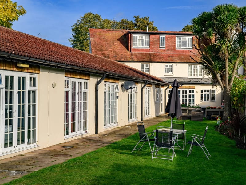 Willowmead - Assisted Living in East Molesey, England photo 3